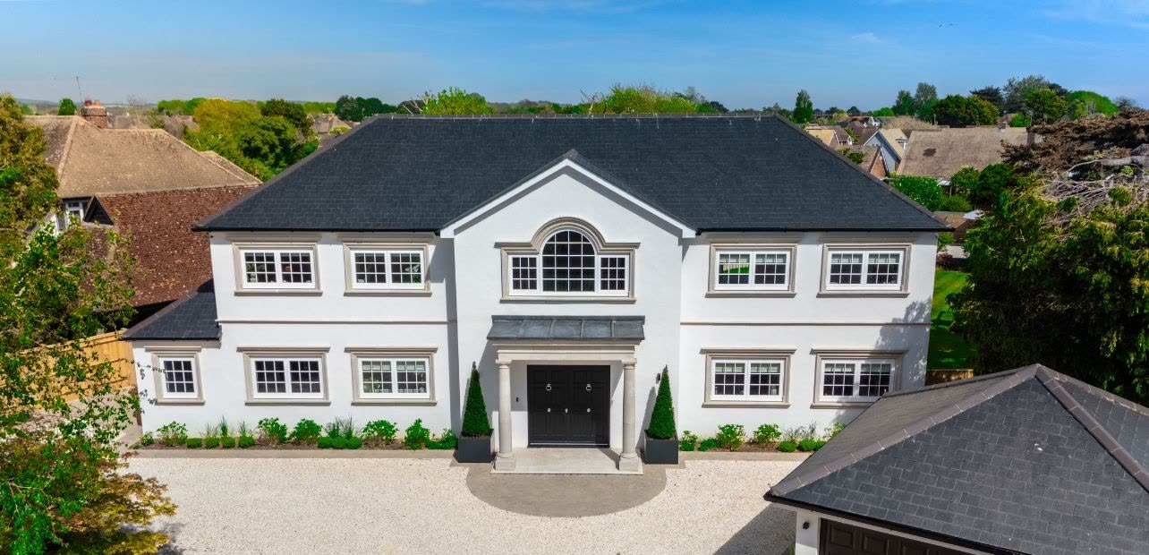The front of Sea Estate House and the driveway